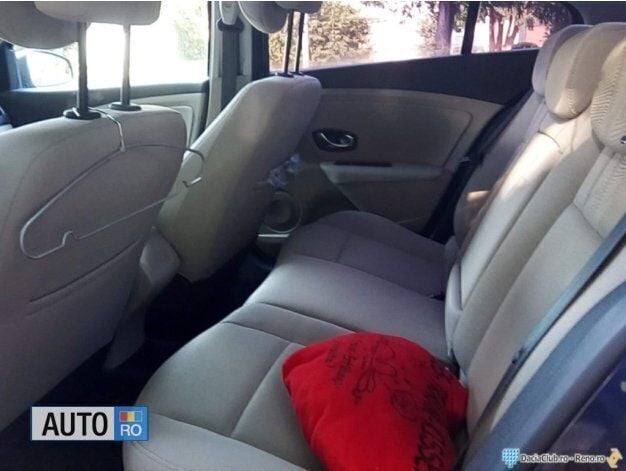 Second-hand Renault Fluence 110 CP (80 kW) 2012 Albastru Berlinǎ