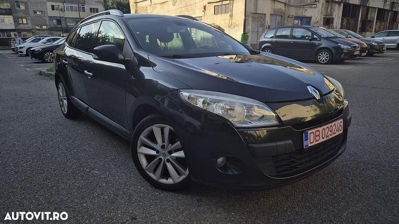Culoarenegru Utilizat 2010 Renault Mégane III Monovolum | 2.600 EUR (Super Preț) - Imagine 1/4