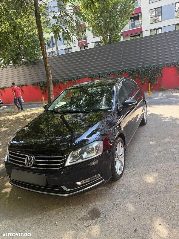 Negru Utilizat 2013 VW Passat Highline Berlinǎ | 9.750 EUR (Preț OK) - Imagine 1/4