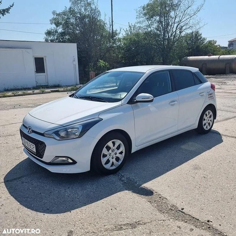 Culoarealb Utilizat 2017 Hyundai i20 Comfort | 8.800 EUR (Scump) - Imagine 1/4
