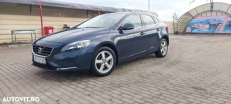 Culoarealbastru Utilizat 2014 Volvo V40 Momentum Hatchback | 7.250 EUR (Preț OK) - Imagine 1/4