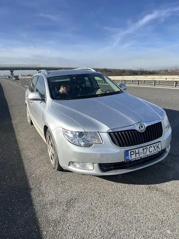 Argintiu Second-hand 2013 Skoda Superb Break | 6.400 EUR - Imagine 1/4