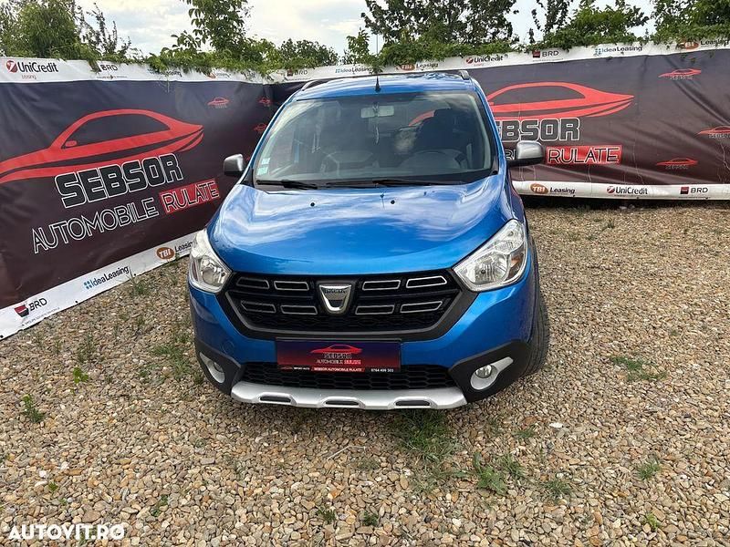 Culoarealbastru Utilizat 2017 Dacia Lodgy Stepway Monovolum | 7.790 EUR (Preț OK) - Imagine 1/4
