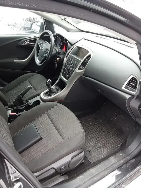 Second-hand Opel Astra 120 CP (88 kW) 2011 Berlinǎ