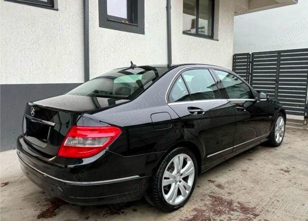 Second-hand Mercedes C180 177 CP (130 kW) 2011 Berlinǎ