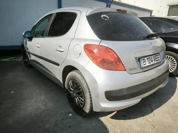 Argintiu Utilizat 2008 Peugeot 207 Hatchback | 1.700 EUR (Preț OK) - Imagine 1/4