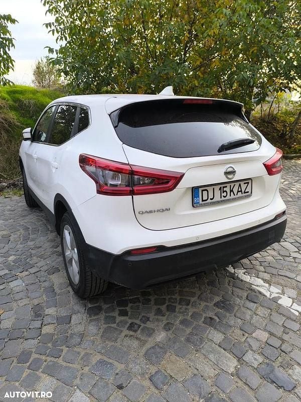 Culoarealb Utilizat 2017 Nissan Qashqai N-Connecta SUV | 10.500 EUR (Preț bun) - Imagine 1/4