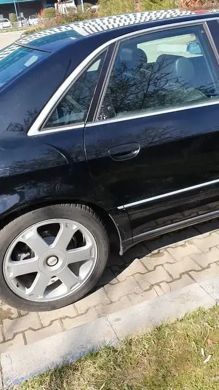 Second-hand Audi S8 360 CP (264 kW) 2001 Berlinǎ