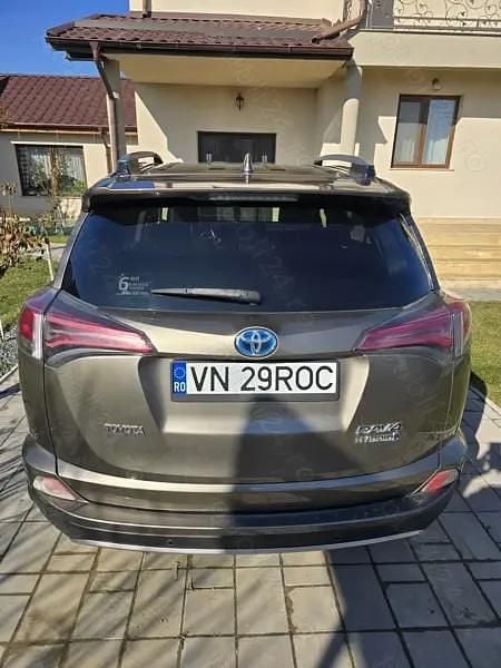 Second-hand Toyota RAV4 Hybrid 197 CP (144 kW) 2017 SUV