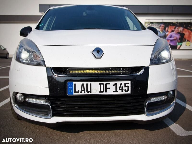 Alb Utilizat 2012 Renault Scénic III Bose Edition Monovolum | 4.800 EUR (Preț OK) - Imagine 1/4