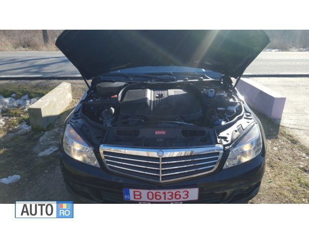 Second-hand Mercedes C200 136 CP (100 kW) 2010 Negru Cabrio