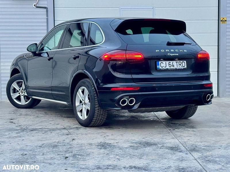 Second-hand Porsche Cayenne 245 CP (180 kW) 2016 Culoarenegru SUV