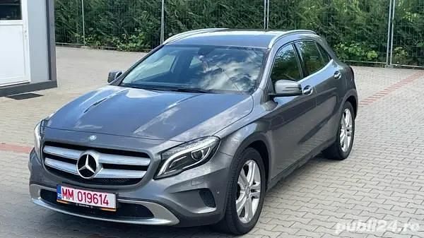 Gri Utilizat 2015 Mercedes GLA200 SUV | 11.200 EUR (Super Preț) - Imagine 1/4