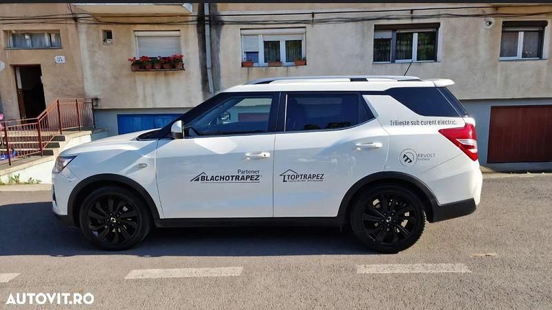 Culoarealb Utilizat 2023 Ssangyong (KGM) Tivoli SUV | 14.500 EUR - Imagine 1/4