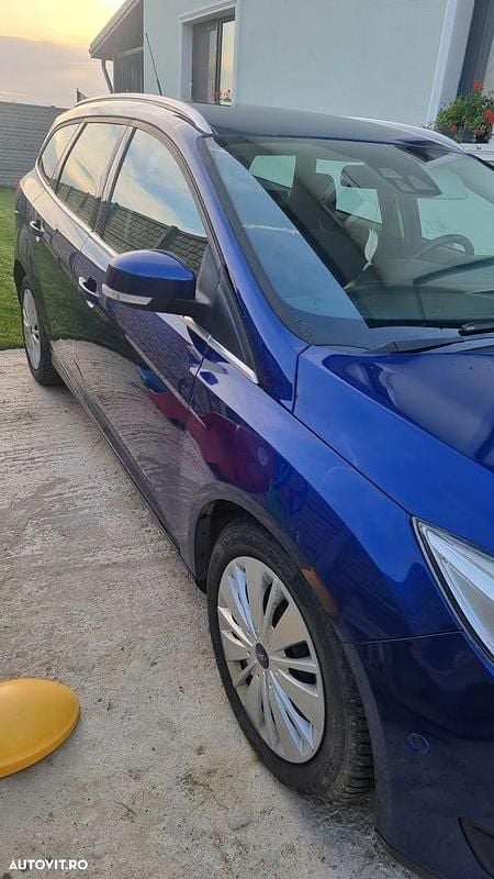 Second-hand Ford Focus Titanium 120 CP (88 kW) 2015 Culoarealbastru Break