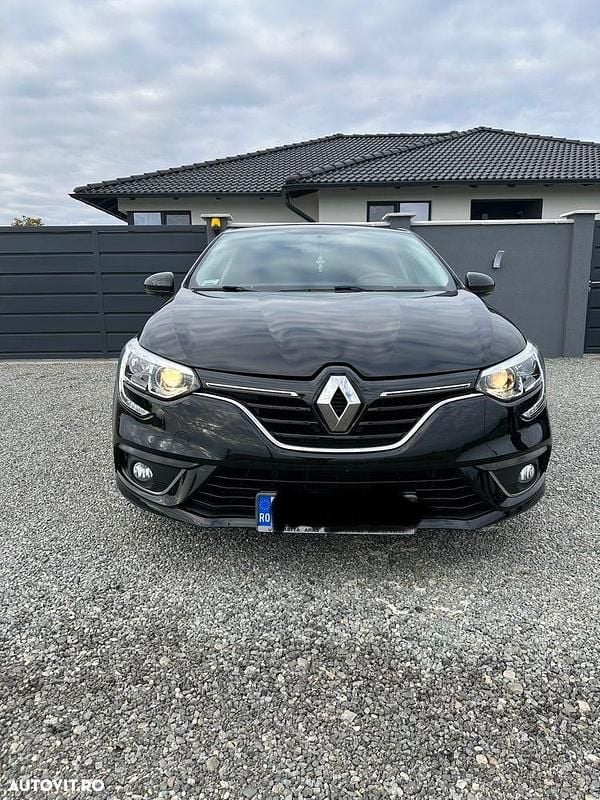 Culoarenegru Utilizat 2019 Renault Mégane IV Berlinǎ | 10.900 EUR (Preț OK) - Imagine 1/4