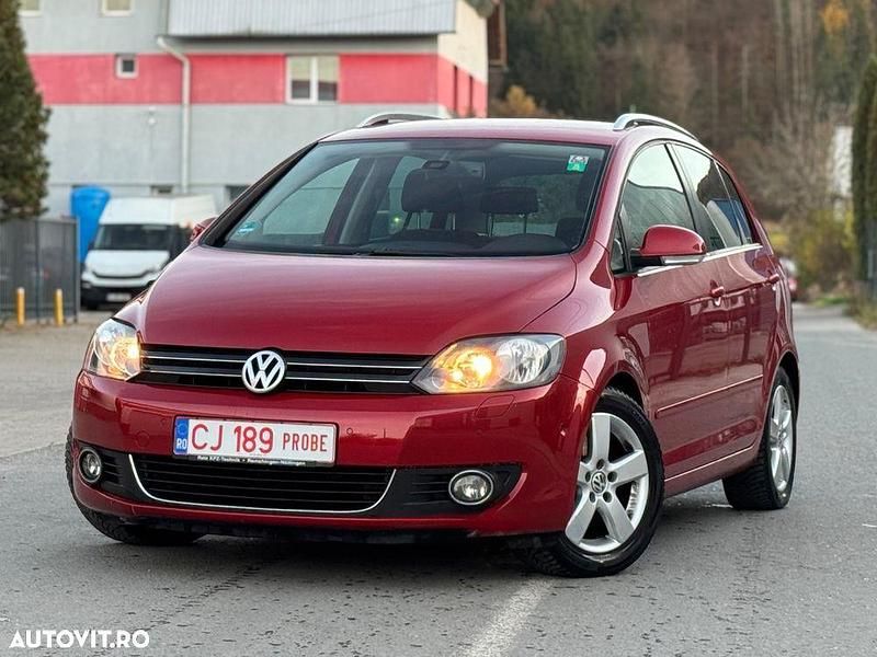 Culoarerosu Utilizat 2010 VW Golf Plus Cross Highline Monovolum | 4.990 EUR (Preț OK) - Imagine 1/4