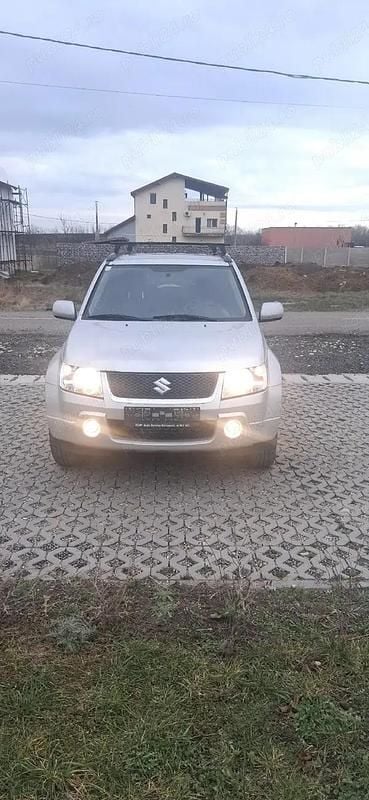 Second-hand Suzuki Grand Vitara 130 CP (95 kW) 2009 Argintiu SUV
