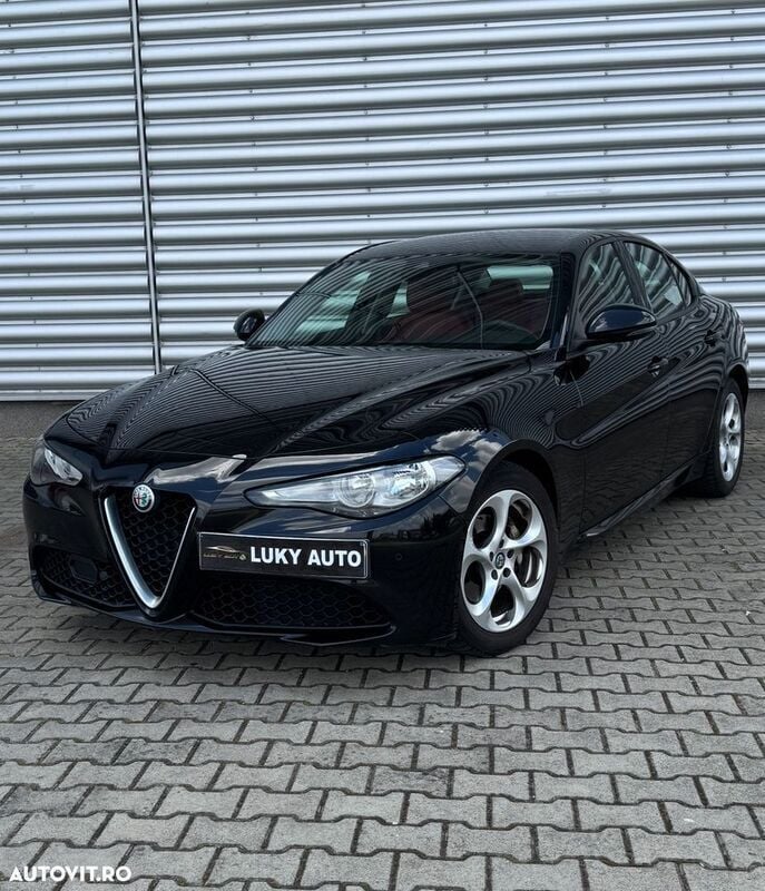 Second-hand Alfa Romeo Giulia 136 CP (100 kW) 2018 Negru Berlinǎ
