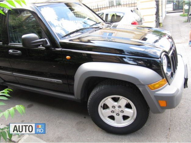 Second-hand Jeep Cherokee 163 CP (119 kW) 2005 Negru SUV
