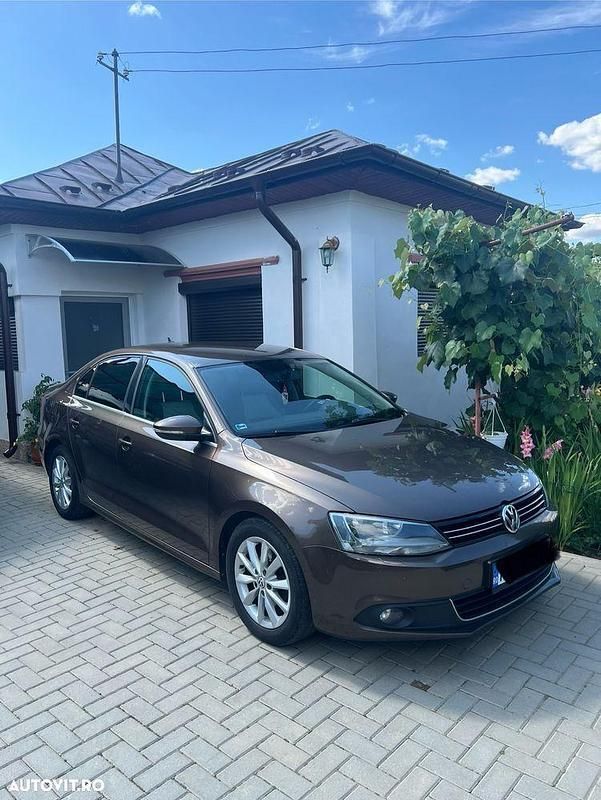 Maro Utilizat 2012 VW Jetta Highline Berlinǎ | 5.390 EUR (Preț OK) - Imagine 1/4