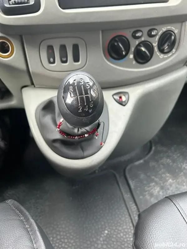Utilizat 2005 Opel Vivaro Van | 4.500 EUR - Imagine 1/4