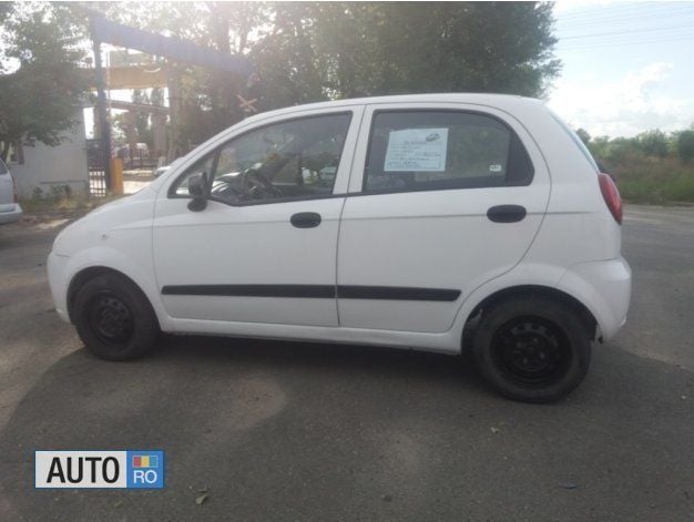 Second-hand Chevrolet Spark 75 CP (55 kW) 2008 Alb Hatchback