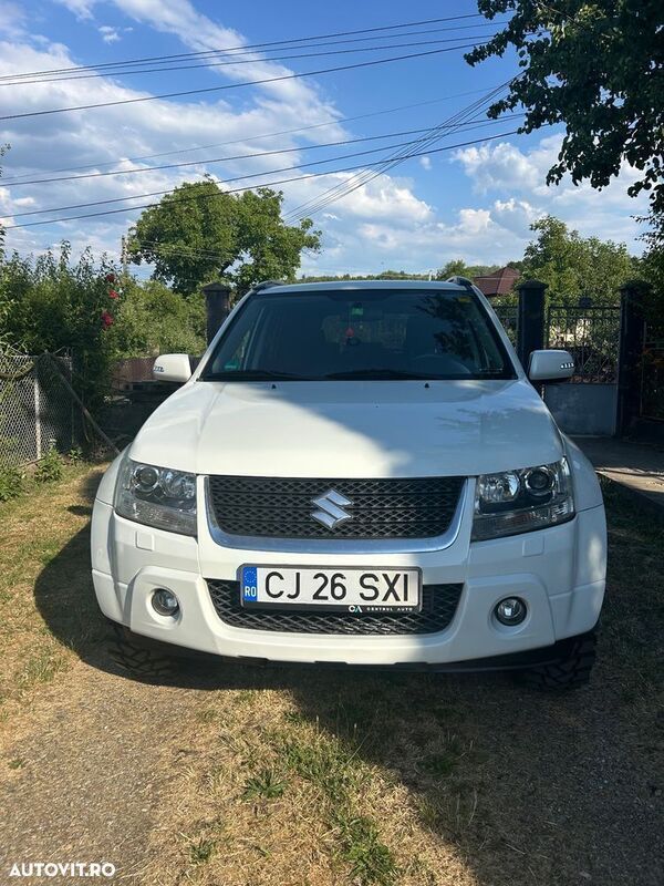 Alb Utilizat 2010 Suzuki Grand Vitara SUV | 6.900 EUR - Imagine 1/4
