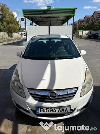 Alb Utilizat 2010 Opel Corsa Hatchback | 2.000 EUR (Super Preț) - Imagine 1/4