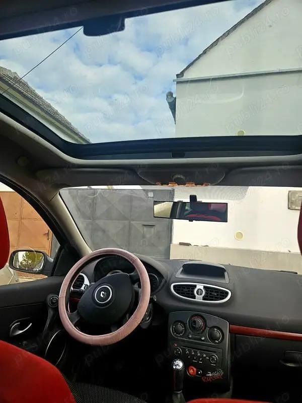 Culoaregri Utilizat 2007 Renault Clio II Rip Curl Hatchback | 2.200 EUR (Preț bun) - Imagine 1/4