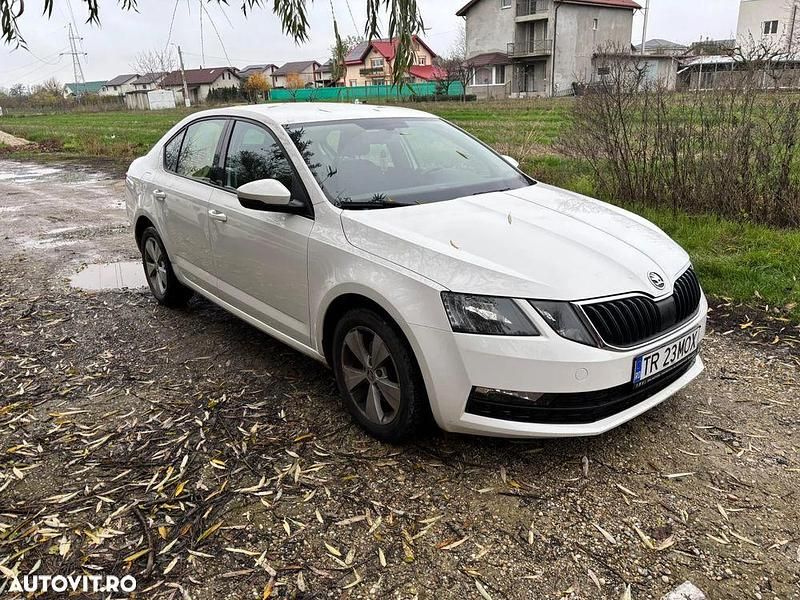 Alb Utilizat 2020 Skoda Octavia Active Hatchback | 10.500 EUR (Preț OK) - Imagine 1/4
