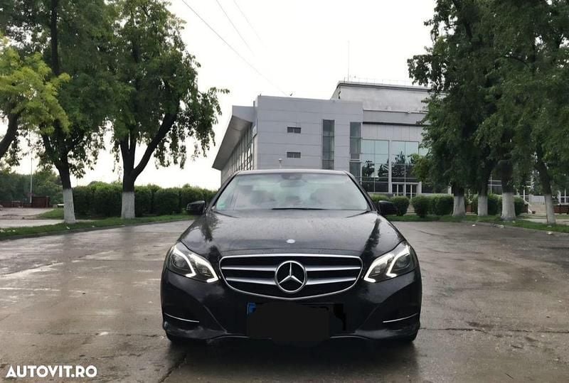 Culoarenegru Utilizat 2013 Mercedes E220 Berlinǎ | 11.900 EUR (Preț OK) - Imagine 1/4