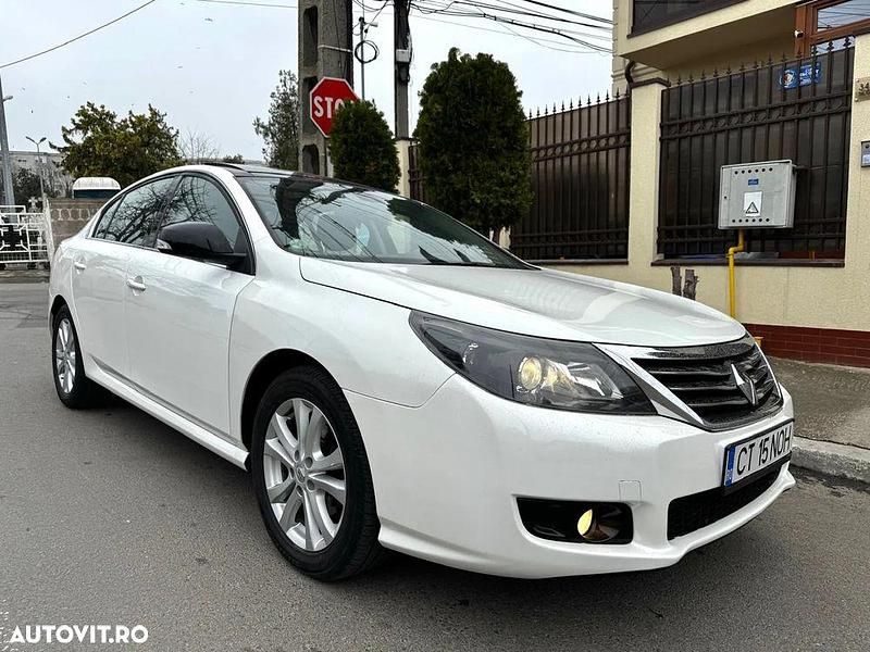 Alb Utilizat 2012 Renault Latitude Berlinǎ | 4.950 EUR (Preț OK) - Imagine 1/4