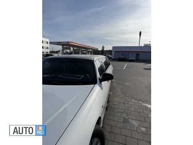 Second-hand Lincoln Town Car 240 CP (176 kW) 2005 Alb Berlinǎ