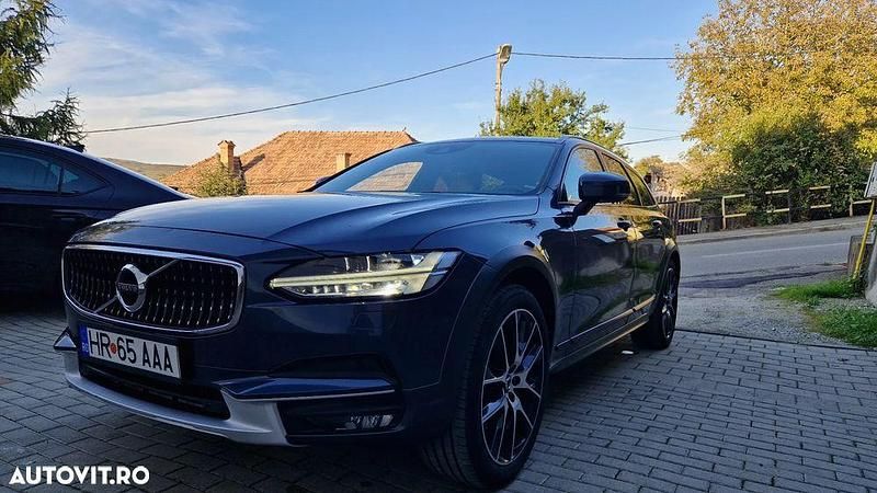 Gri Utilizat 2018 Volvo V90 CC Break | 29.700 EUR - Imagine 1/4