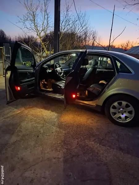 Utilizat 2004 Audi A4 Berlinǎ | 2.300 EUR (Preț OK) - Imagine 1/4