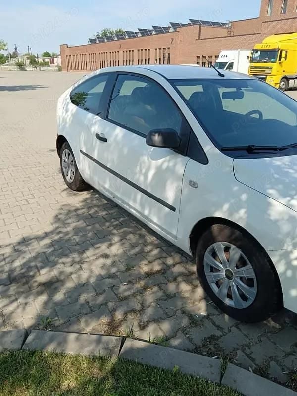 Alb Utilizat 2006 Ford Focus Coupe | 2.000 EUR (Scump) - Imagine 1/4