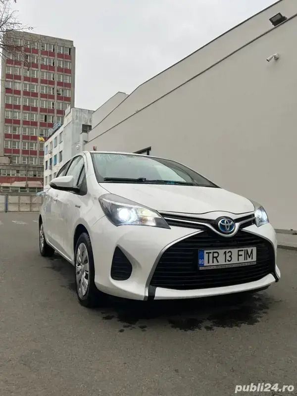 Utilizat 2015 Toyota Yaris Hybrid Hatchback | 8.450 EUR - Imagine 1/4