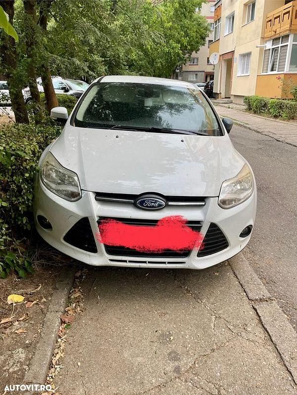 Alb Utilizat 2013 Ford Focus Trend Hatchback | 3.300 EUR (Preț bun) - Imagine 1/3
