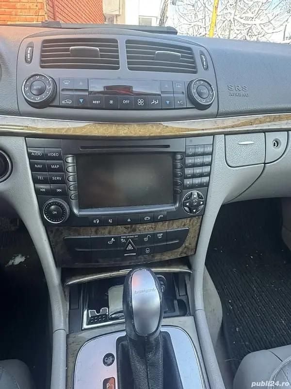 Second-hand Mercedes E320 224 CP (164 kW) 2006 Negru Berlinǎ