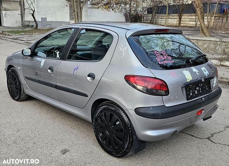 Second-hand Peugeot 206 109 CP (80 kW) 2002 Culoareargint Hatchback