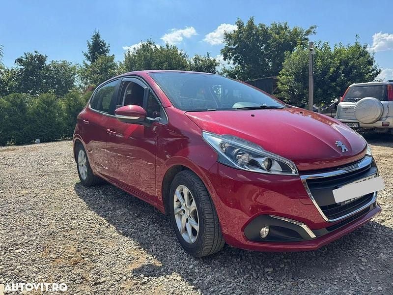 Rosu Utilizat 2018 Peugeot 208 Access Hatchback | 7.550 EUR (Preț OK) - Imagine 1/4