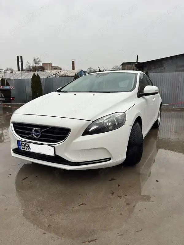 Second-hand Volvo V40 120 CP (88 kW) 2016 Hatchback