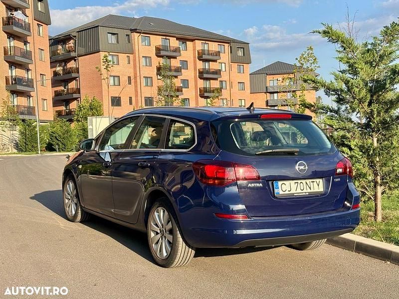 Second-hand Opel Astra 110 CP (80 kW) 2012 Culoarealbastru Break