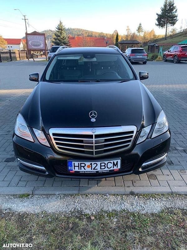 Culoarenegru Utilizat 2012 Mercedes E220 Break | 8.450 EUR (Puțin scump) - Imagine 1/4