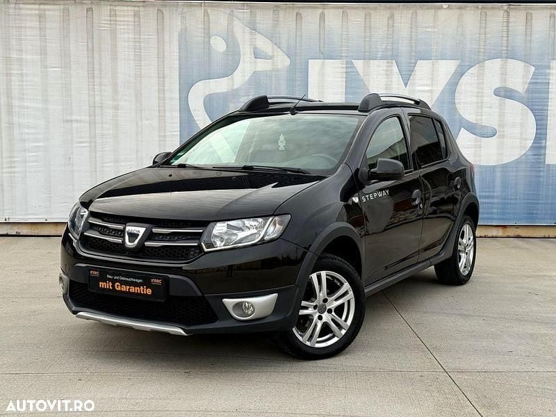 Culoarenegru Utilizat 2014 Dacia Sandero Lauréate Hatchback | 4.999 EUR (Puțin scump) - Imagine 1/4
