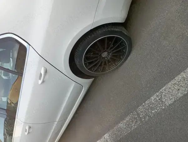 Alb Utilizat 2009 Skoda Superb Berlinǎ | 5.500 EUR - Imagine 1/3