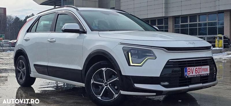 Second-hand Kia Niro Vision 141 CP (103 kW) 2023 Culoarealb SUV
