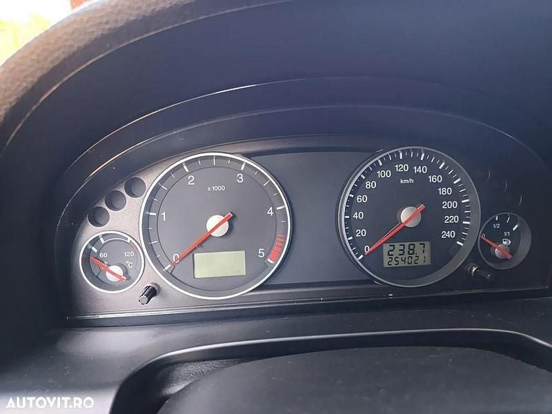 Culoaregri Utilizat 2006 Ford Mondeo Ghia Break | 1.600 EUR (Preț bun) - Imagine 1/4