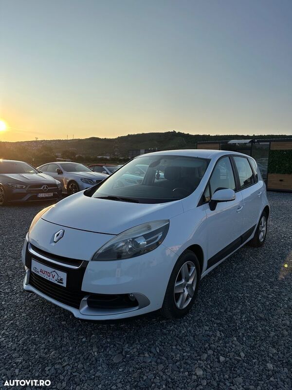 Alb Utilizat 2012 Renault Scénic III Monovolum | 4.290 EUR (Preț OK) - Imagine 1/4